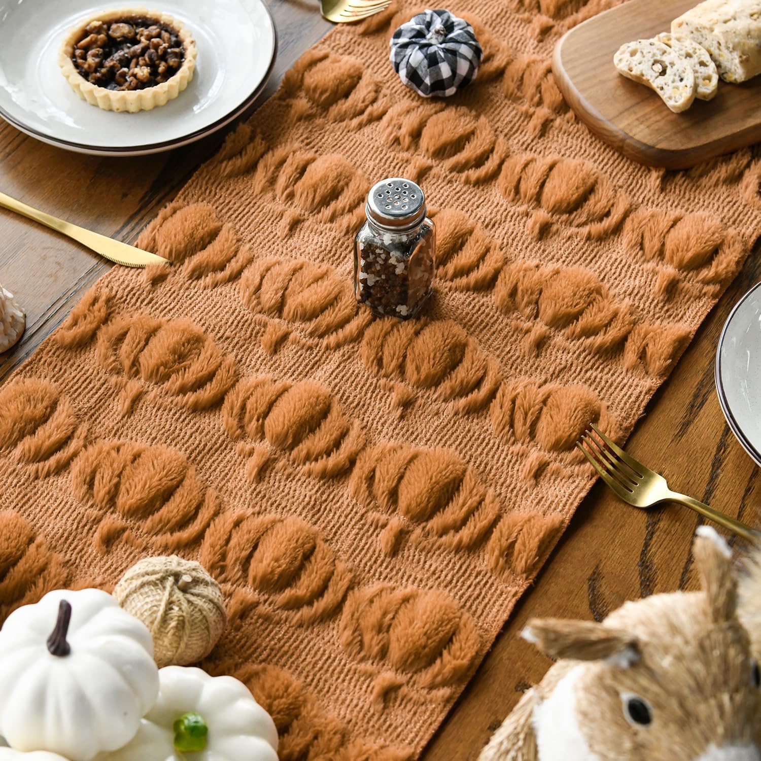 Review: Soft Caramel Faux Fur Pumpkin Fall Table Runner - Image 4
