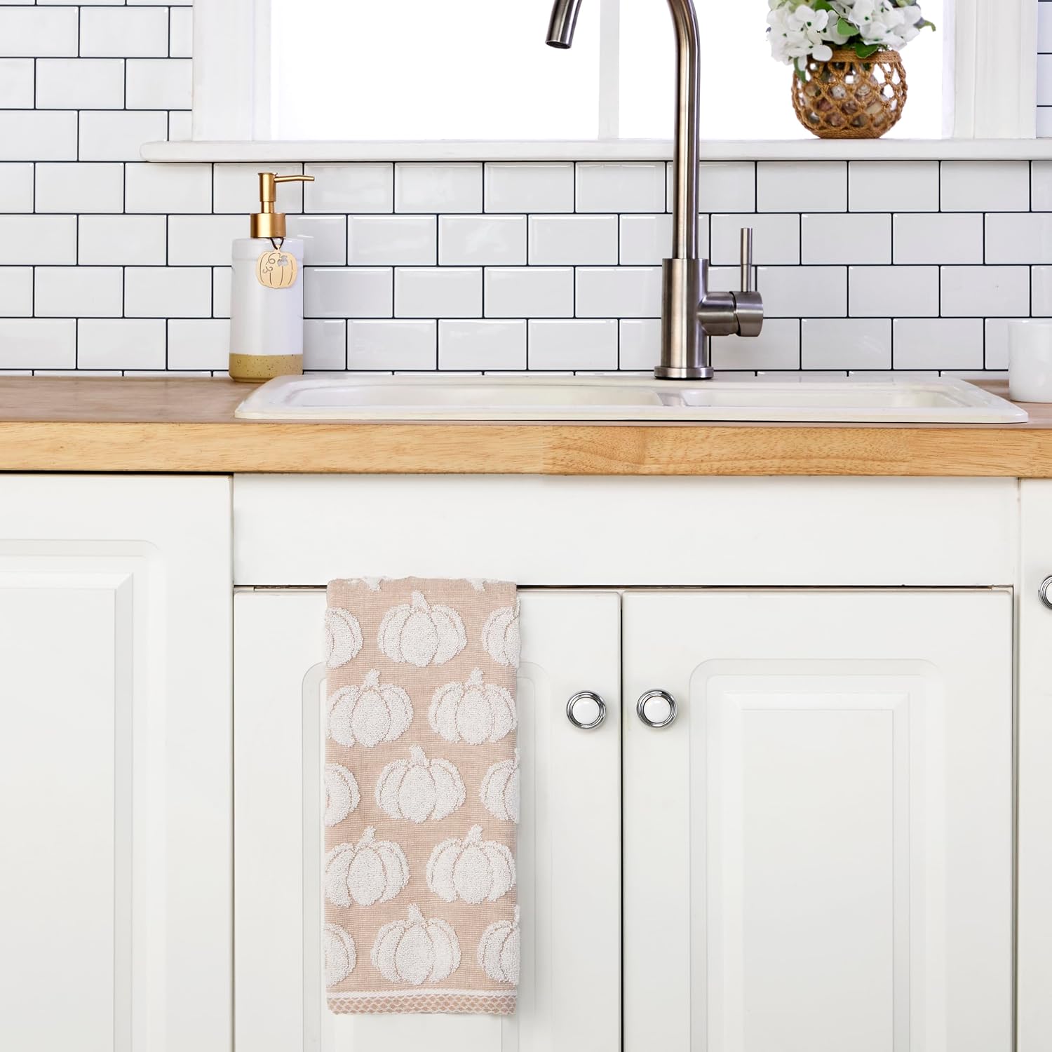 SKL Home Fall Pumpkin Hand Towels Review: Absorbent, Plush Jacquard Cotton (2pc). - Image 4