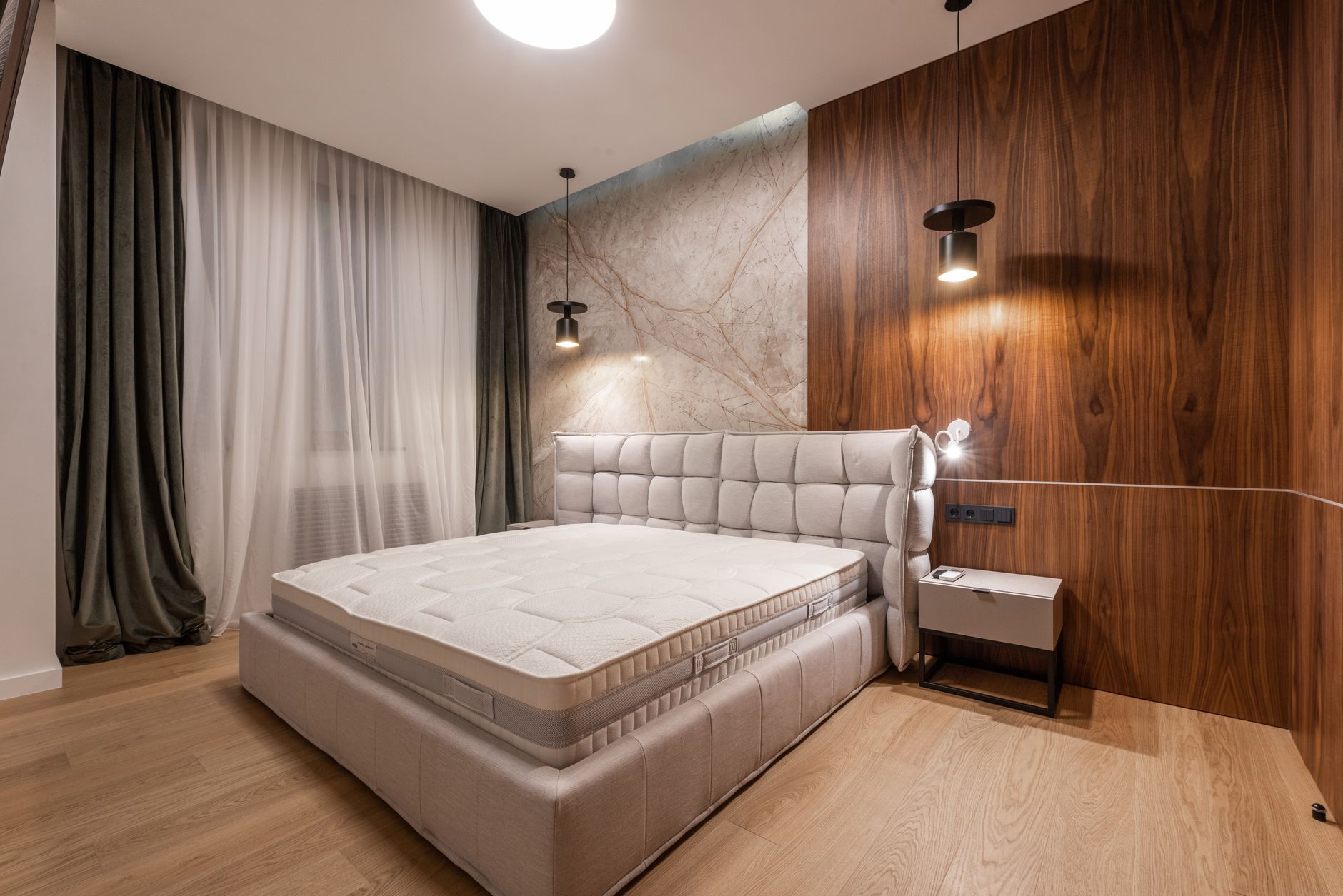 DIIYIV queen metal platform bed frame in a bedroom