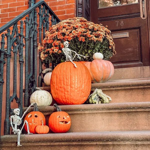 How to Decorate a Living Room for Halloween? — cozy fall decorations at home