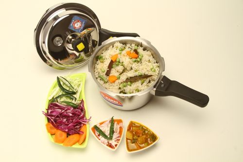 Instant Pot RIO and Duo Plus pressure cookers side by side comparison