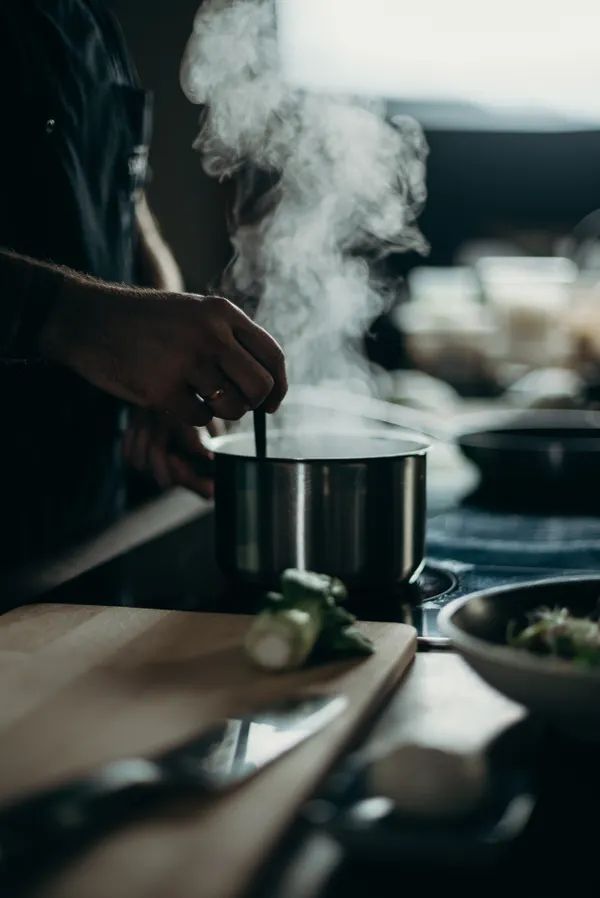 Midea vs Instant Pot Duo Plus — cooking dinner in the kitchen
