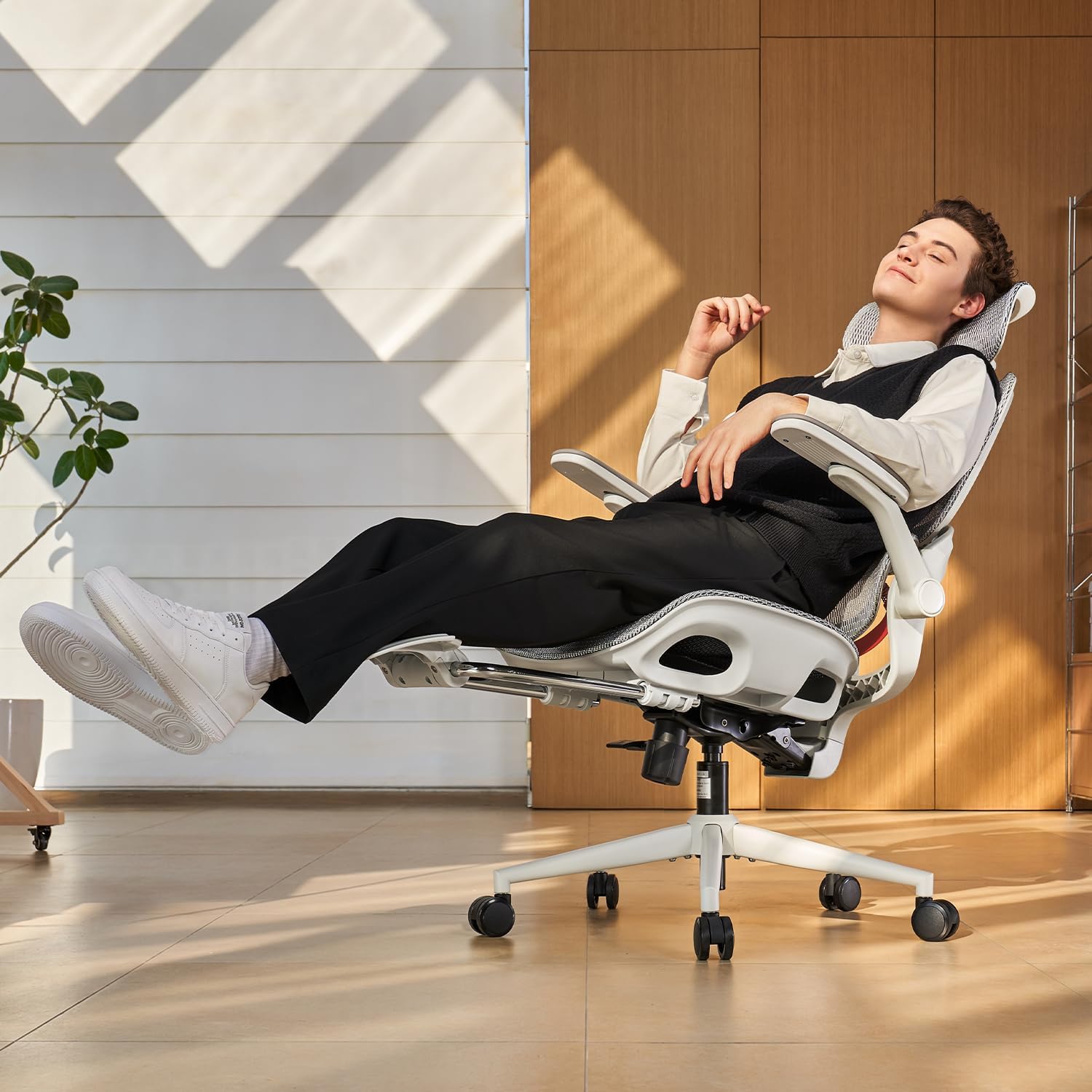 SIHOO B100 Pro ergonomic office chair with footrest mesh