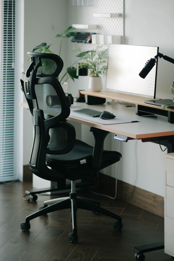 SIHOO Doro C300 ergonomic office chair in a home office