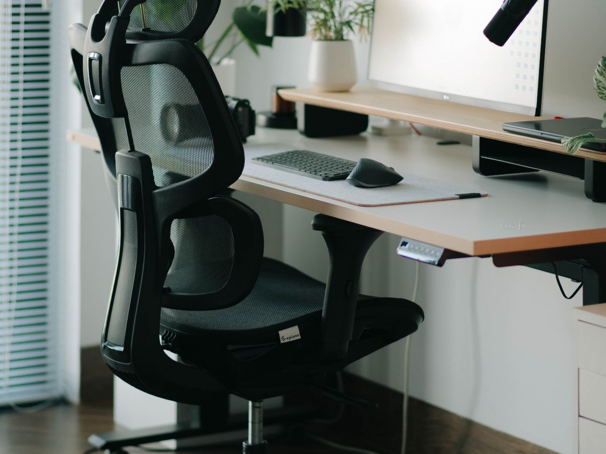 SIHOO M57 ergonomic mesh office chair at a desk