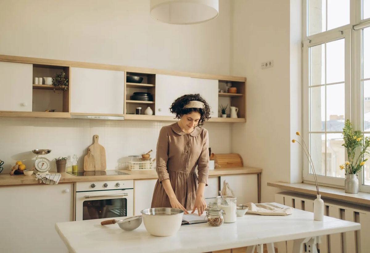 Sunvivi Versatile 4-in-1 Stand Mixer — baking in a home kitchen